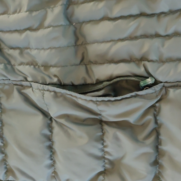 EUC Lightweight hunter green vest - Picture 5 of 5